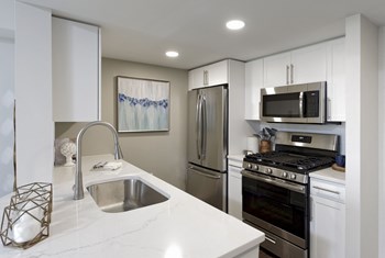 Granite Countertop Kitchen at Aura Pentagon City, Arlington, VA, 22202